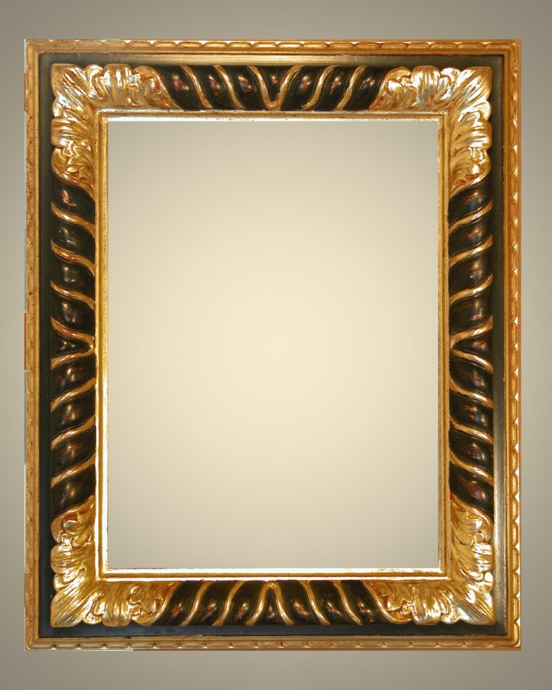 Cornici Laccate - oro a guazzo - 689/8 Nero oro - Cornice in legno di tiglio massello laccata e intagliata a mano, oro a foglia a guazzo, lucidato e brunito con pietre dâ€™agata. Rifinita con patine e cere naturali.Oltre che nelle misure standard, questo modello Ã¨ disponibile anche in misure a richiesta. Disponibile in  altri colori e finiture.  Caratteristiche tecniche:Larghezza: mm 80Altezza: mm 60Altezza Battuta: mm 28 - Cornici artigianali - Casa d'Arte - Bra (CN)