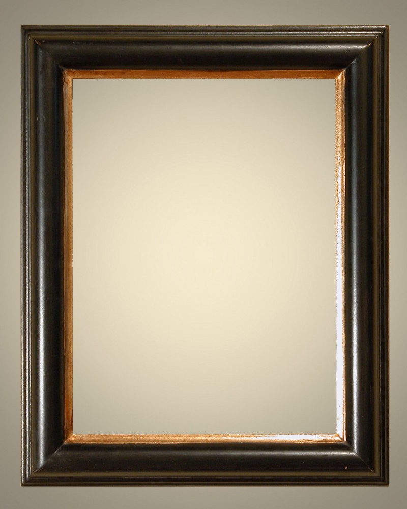 Cornici Laccate - oro a guazzo - 657/6 Nero oro - Cornice in legno di tiglio massello laccata a mano con bordo interno in oro a guazzo lucidato con pietre dâ€™agata e ossidato. Rifinita con patine e cere naturali.Oltre che nelle misure standard, questo modello Ã¨ disponibile anche in misure a richiesta ed in asta. Disponibile in  altri colori e finiture.  Caratteristiche tecniche:Larghezza: mm 60Altezza: mm 45Altezza Battuta: mm 28 - Cornici artigianali - Casa d'Arte - Bra (CN)