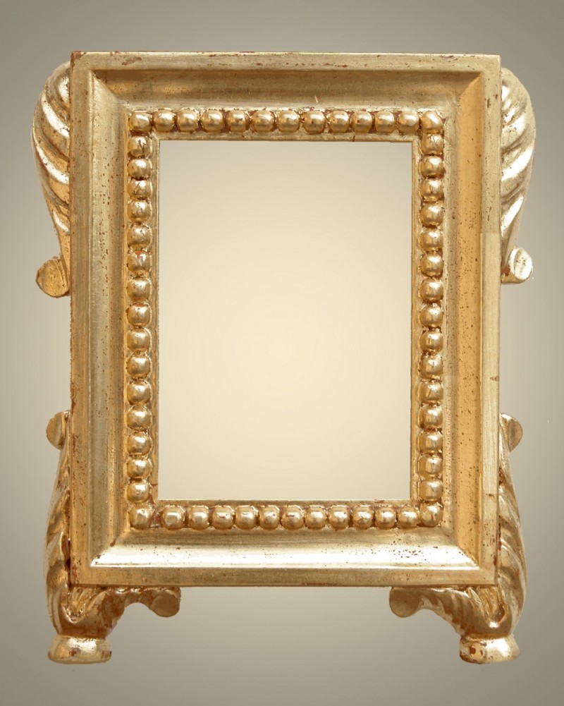 Cartegloria - 922 Oro - Cornice cartagloria in legno di tiglio nazionale massello, intagliata a mano, con doratura in foglia a guazzo lucidata con pietre dâ€™agata, rifinita con patine e cere naturali.  Caratteristiche tecniche:   Interno     180 mm x 240 mmEsterno    360 mm x 230 mm - Cornici artigianali - Casa d'Arte - Bra (CN)