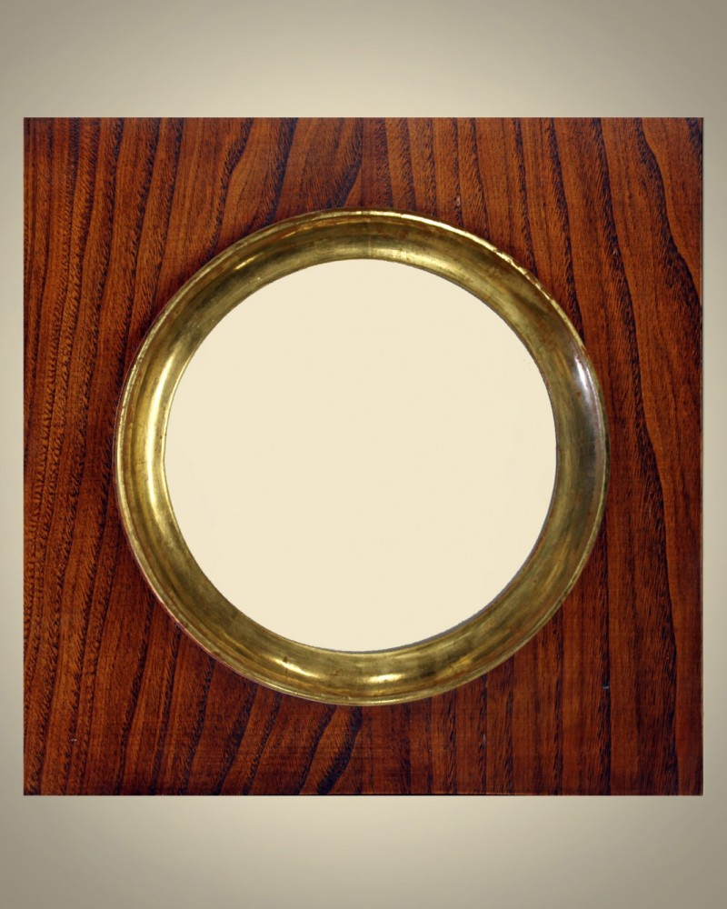 Cornici Speciali - 905 diam. 20 Castagno oro - Cornice con tondo in legno di castagno nazionale massello, filo interno in&nbsp;oro a guazzo, lucidato con pietre dâ€™agata,levigata a mano e lucidata con gomma lacca a tampone rifinita con cera patinata.  A richiesta possibilitÃ  di altre misure e diametri Caratteristiche tecniche : misura esterna: mm 325 x mm 325diametro :          mm 200 - Cornici artigianali - Casa d'Arte - Bra (CN)