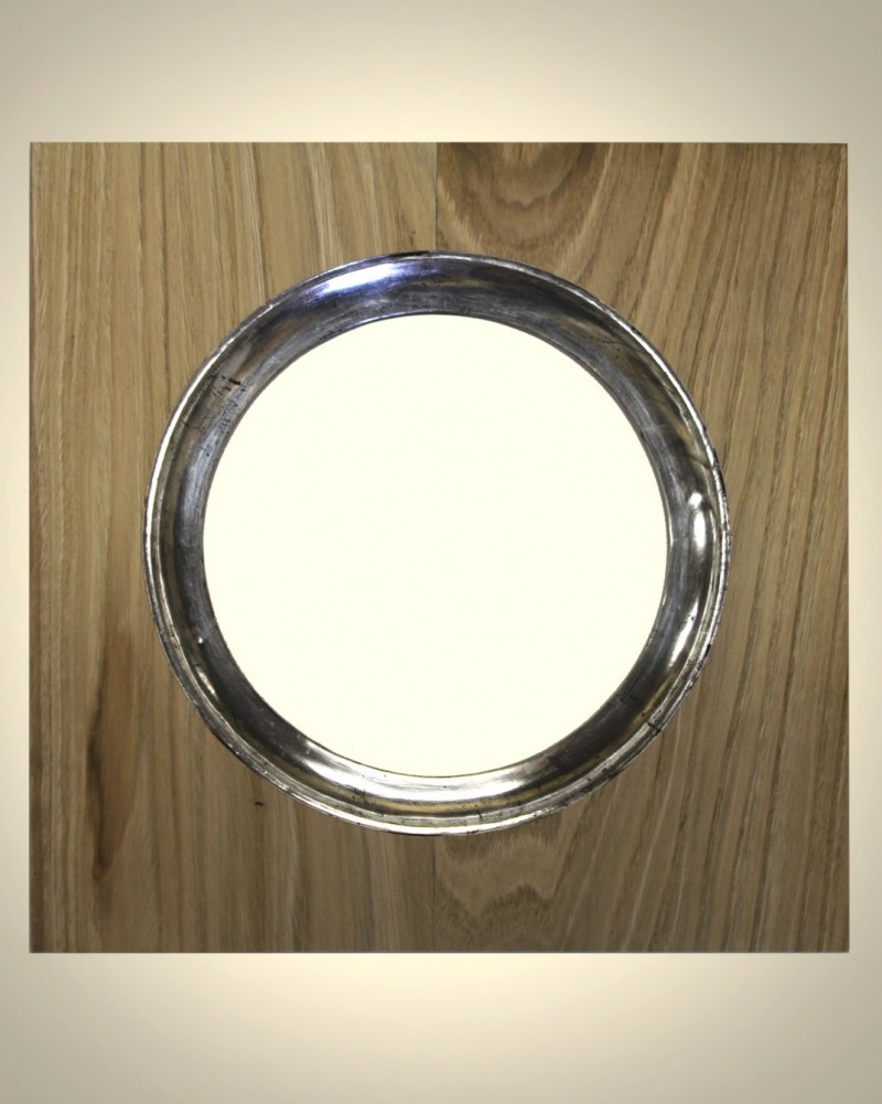 Cornici Speciali - 905 diam. 20 castagno naturale argento  - Cornice con tondo in legno di castagno nazionale massello, filo interno in argento fino a guazzo lucidato con pietre dâ€™agata,levigata a mano e lucidata con cera naturale.&nbsp; A richiesta possibilitÃ  di altre misure e diametri.Caratteristiche tecniche : misura esterna: mm 325 x mm 325diametro :          mm 200 - Cornici artigianali - Casa d'Arte - Bra (CN)