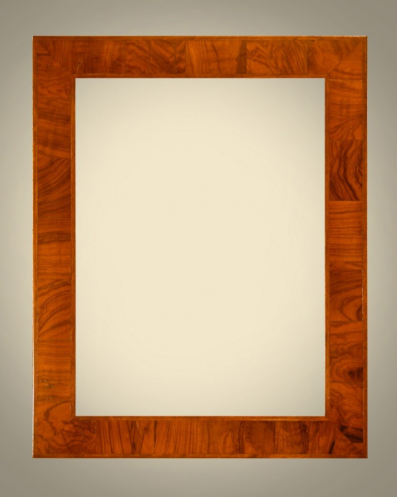 Cornici Lastronate - 411/5   - Cornice lastronata in legno di ulivo nazionale su base in legno di tiglio massello, levigata e verniciata a mano, lucidata con cere e patine naturali. Oltre che nelle misure standard, questo modello Ã¨ disponibile anche in misure a richiesta. Caratteristiche tecniche:Larghezza: mm 50Altezza: mm 20Altezza Battuta: mm 14 - Cornici artigianali - Casa d'Arte - Bra (CN)