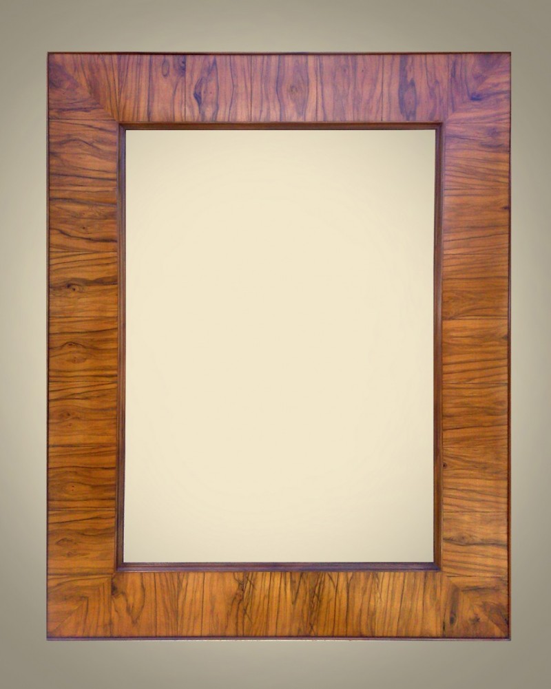 Cornici Lastronate - 203/10 Ulivo - Cornice lastronata in legno di ulivo nazionale, levigata e verniciata a mano, lucidata con cere e patine naturali.&nbsp;&nbsp; Disponibile anche con filo interno oro a guazzo&nbsp; Art. 203/10 filo oro Disponibile anche in ciliegio art. 202/10&nbsp; e con oro art. 202/10 filo oro.Oltre che nelle misure standard, questo modello Ã¨ disponibile anche in misure a richiesta. Caratteristiche tecniche:Larghezza: mm 90Altezza: mm 27Altezza Battuta: mm 11   - Cornici artigianali - Casa d'Arte - Bra (CN)